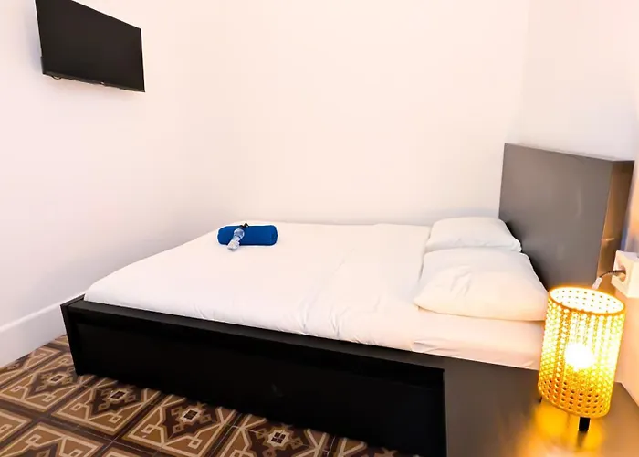 Palmas Nest Hostel *